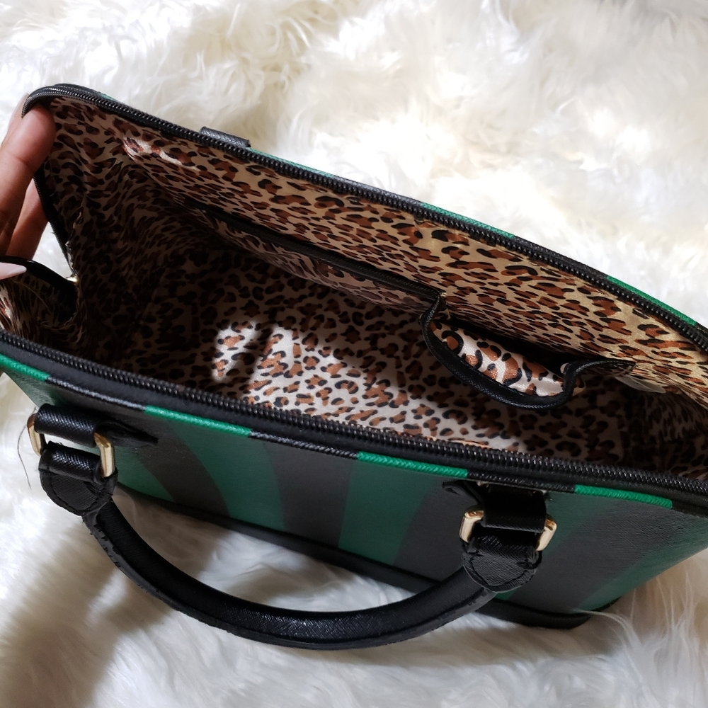 Green and black bag - Picture 3 of 4